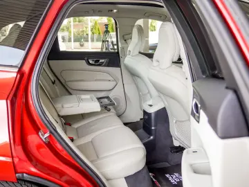 VOLVO XC60 T6 INSCRIPTION PLUG-IN