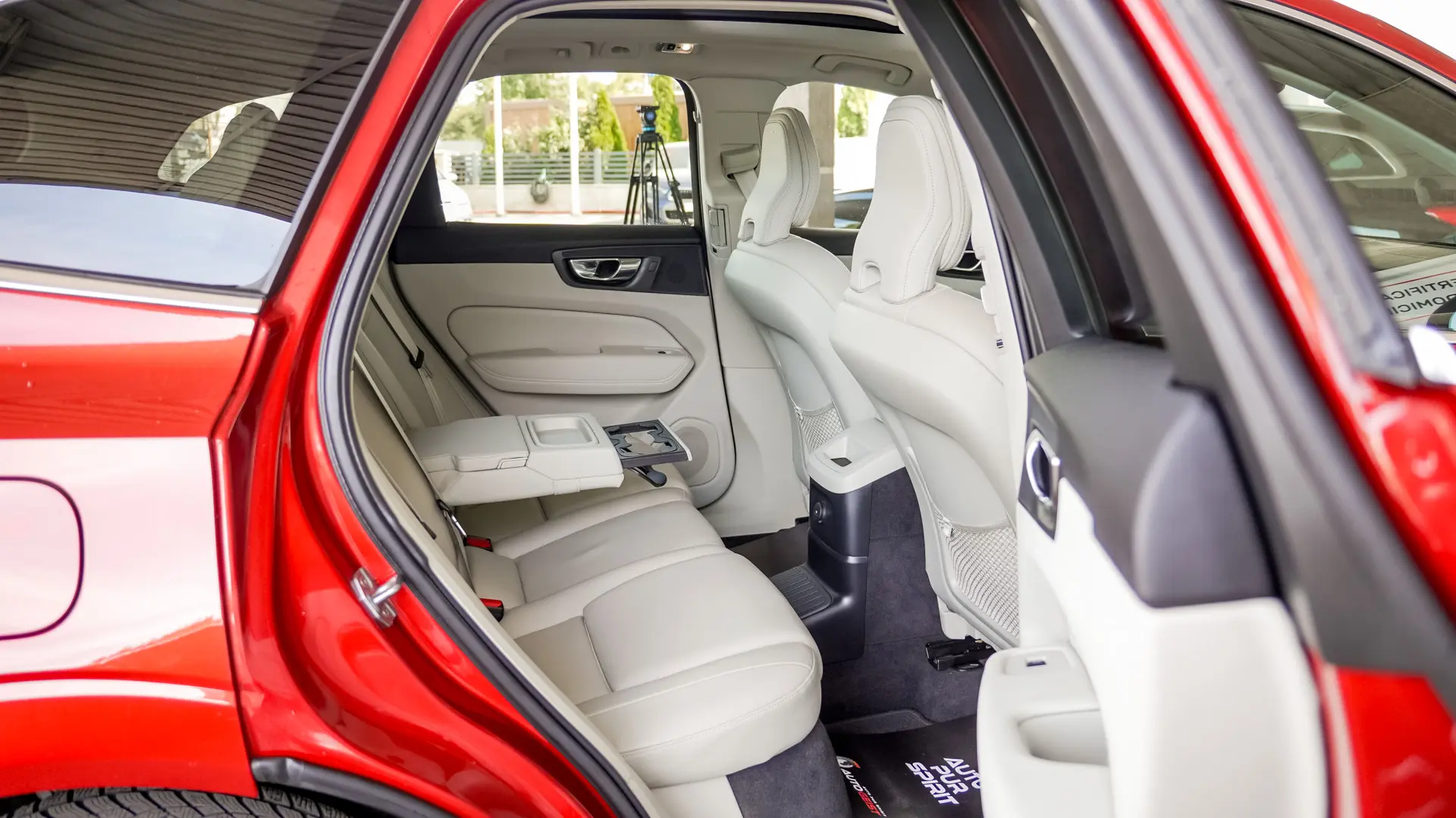 VOLVO XC60 T6 INSCRIPTION PLUG-IN