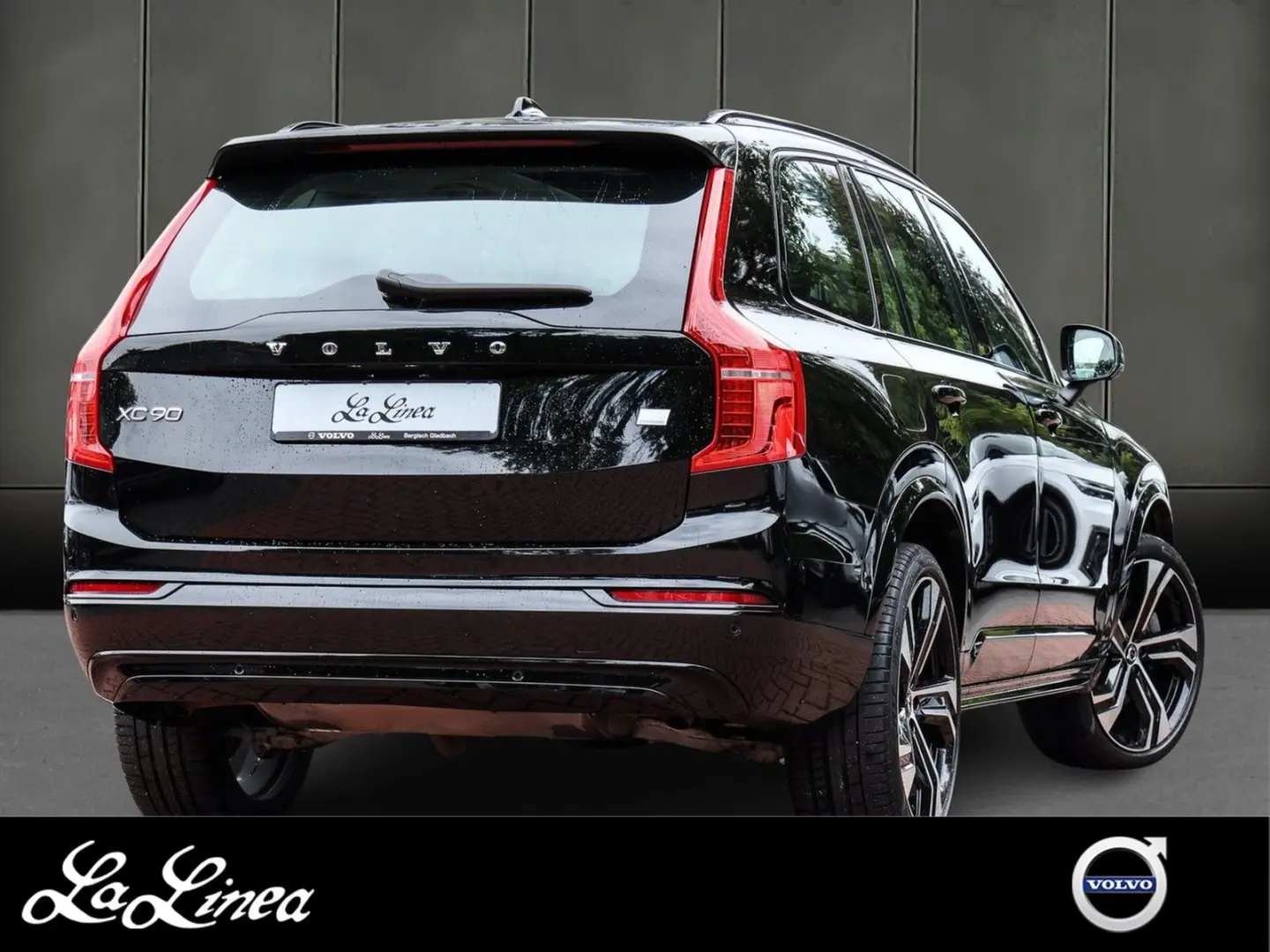 XC90 T8 Plus Dark Recharge Plug-In Hybrid AWD
