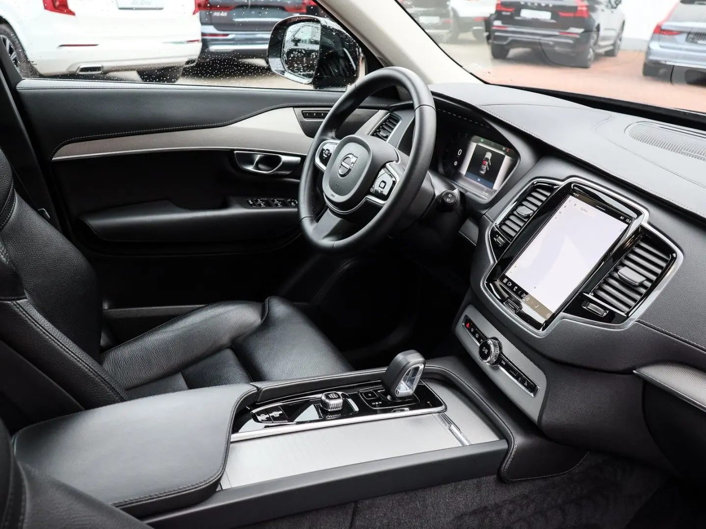 XC90 T8 Plus Dark Recharge Plug-In Hybrid AWD