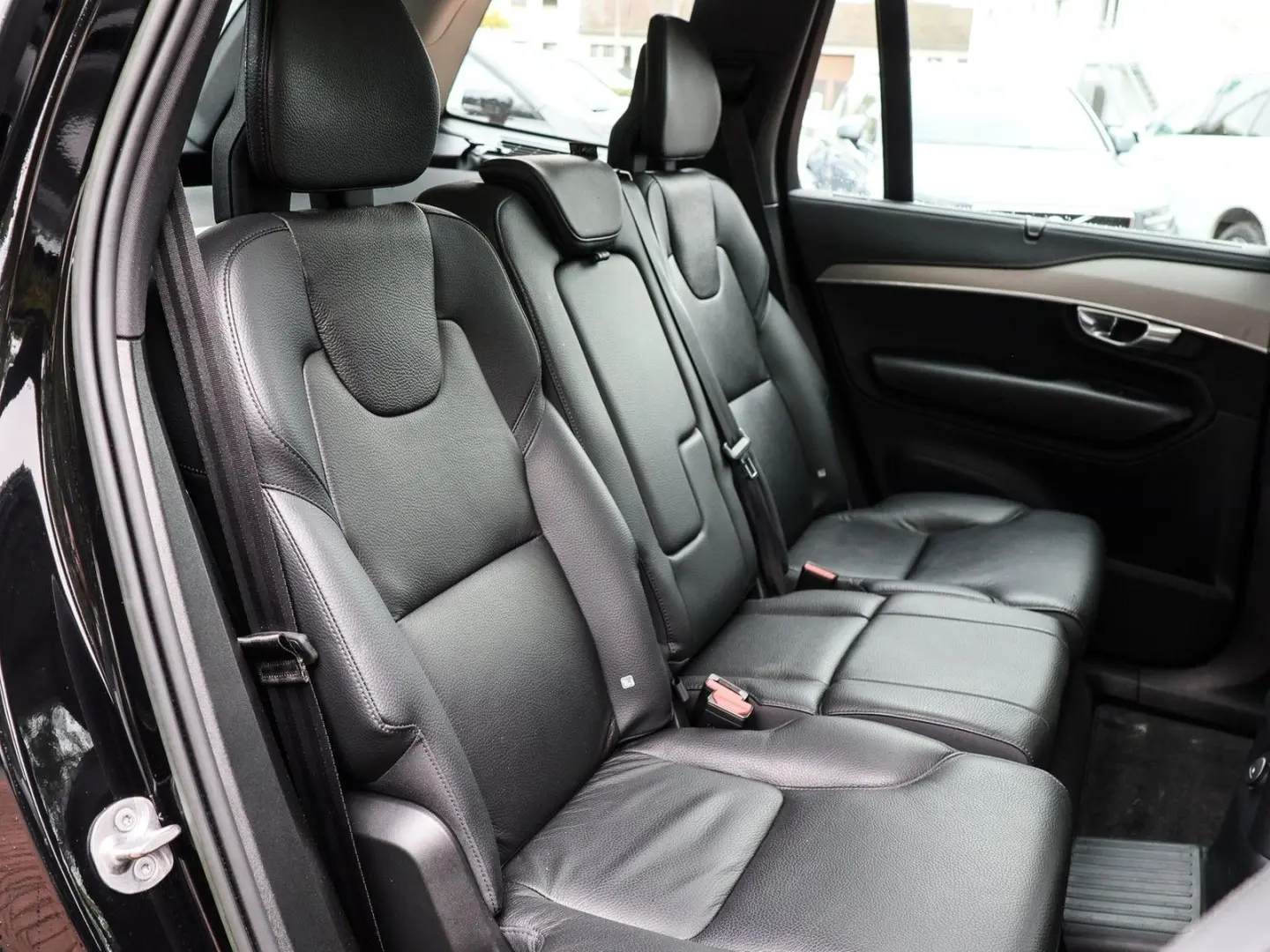 XC90 T8 Plus Dark Recharge Plug-In Hybrid AWD
