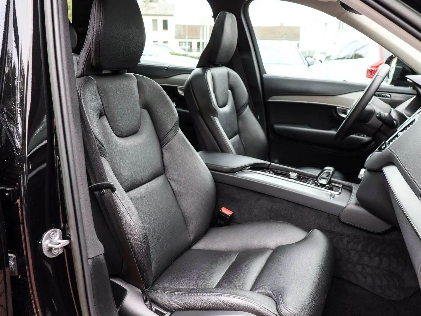 XC90 T8 Plus Dark Recharge Plug-In Hybrid AWD