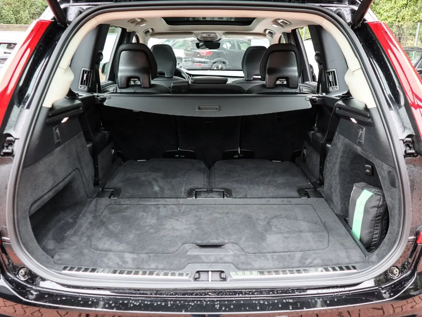 XC90 T8 Plus Dark Recharge Plug-In Hybrid AWD
