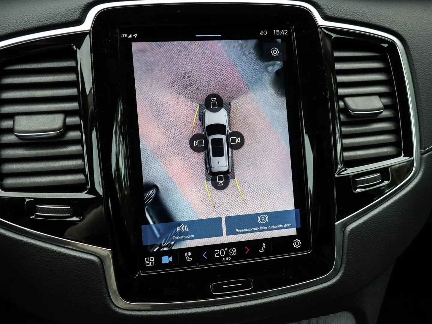 XC90 T8 Plus Dark Recharge Plug-In Hybrid AWD