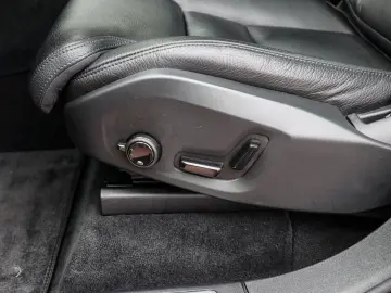 XC90 T8 Plus Dark Recharge Plug-In Hybrid AWD