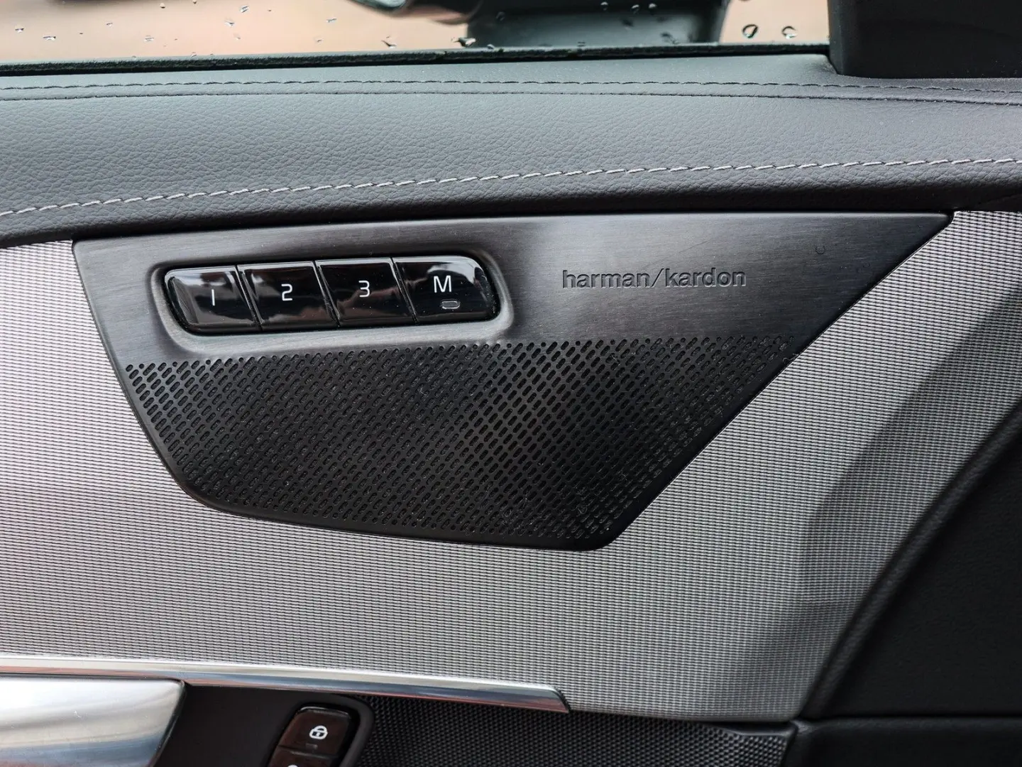 XC90 T8 Plus Dark Recharge Plug-In Hybrid AWD