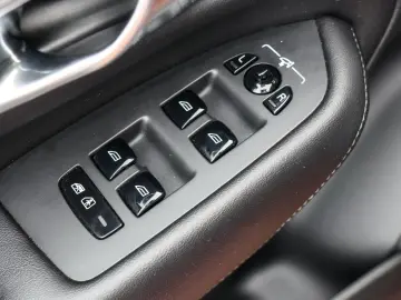 XC90 T8 Plus Dark Recharge Plug-In Hybrid AWD