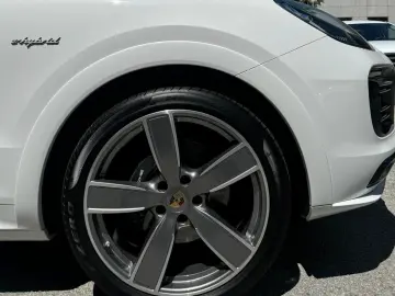 Porsche Cayenne E-Hybrid Tiptronic
