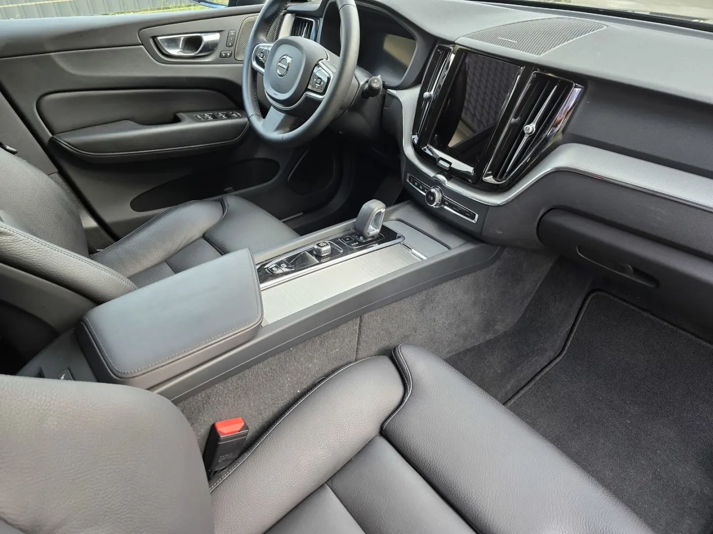 XC60 B4 Plus Dark AWD Leder*Standheiz*H&K