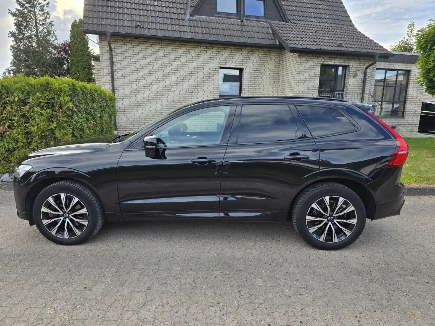 XC60 B4 Plus Dark AWD Leder*Standheiz*H&K
