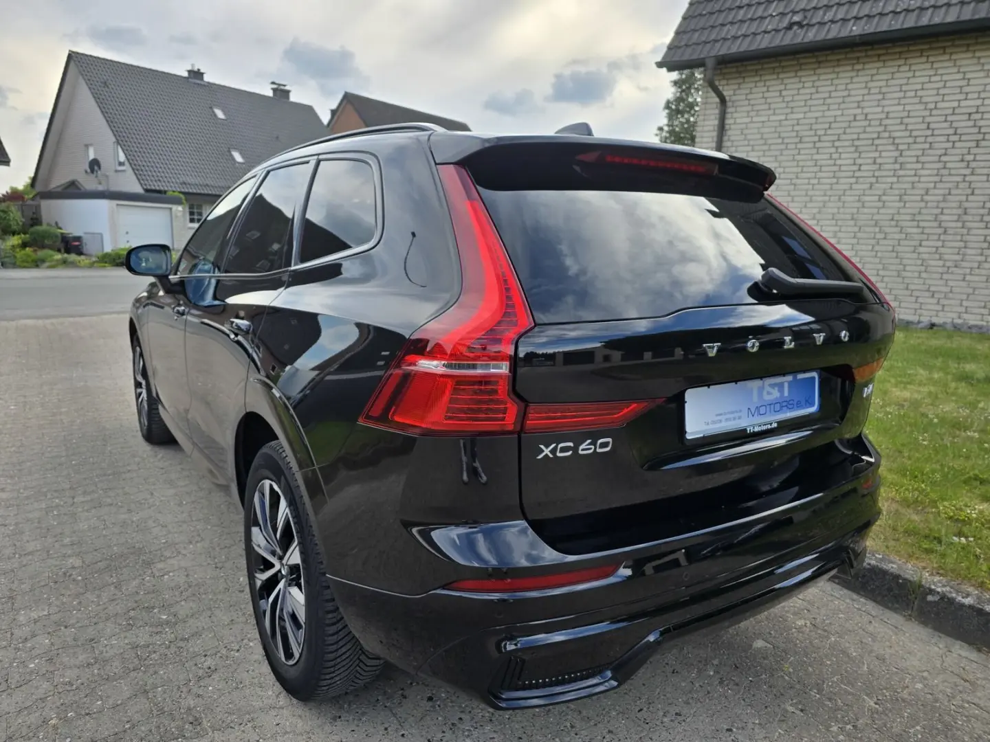 XC60 B4 Plus Dark AWD Leder*Standheiz*H&K