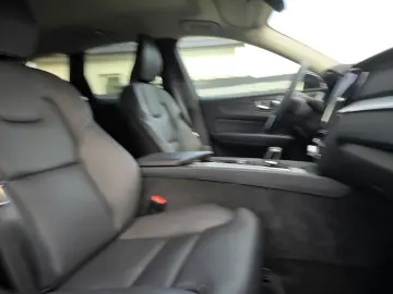 XC60 B4 Plus Dark AWD Leder*Standheiz*H&K