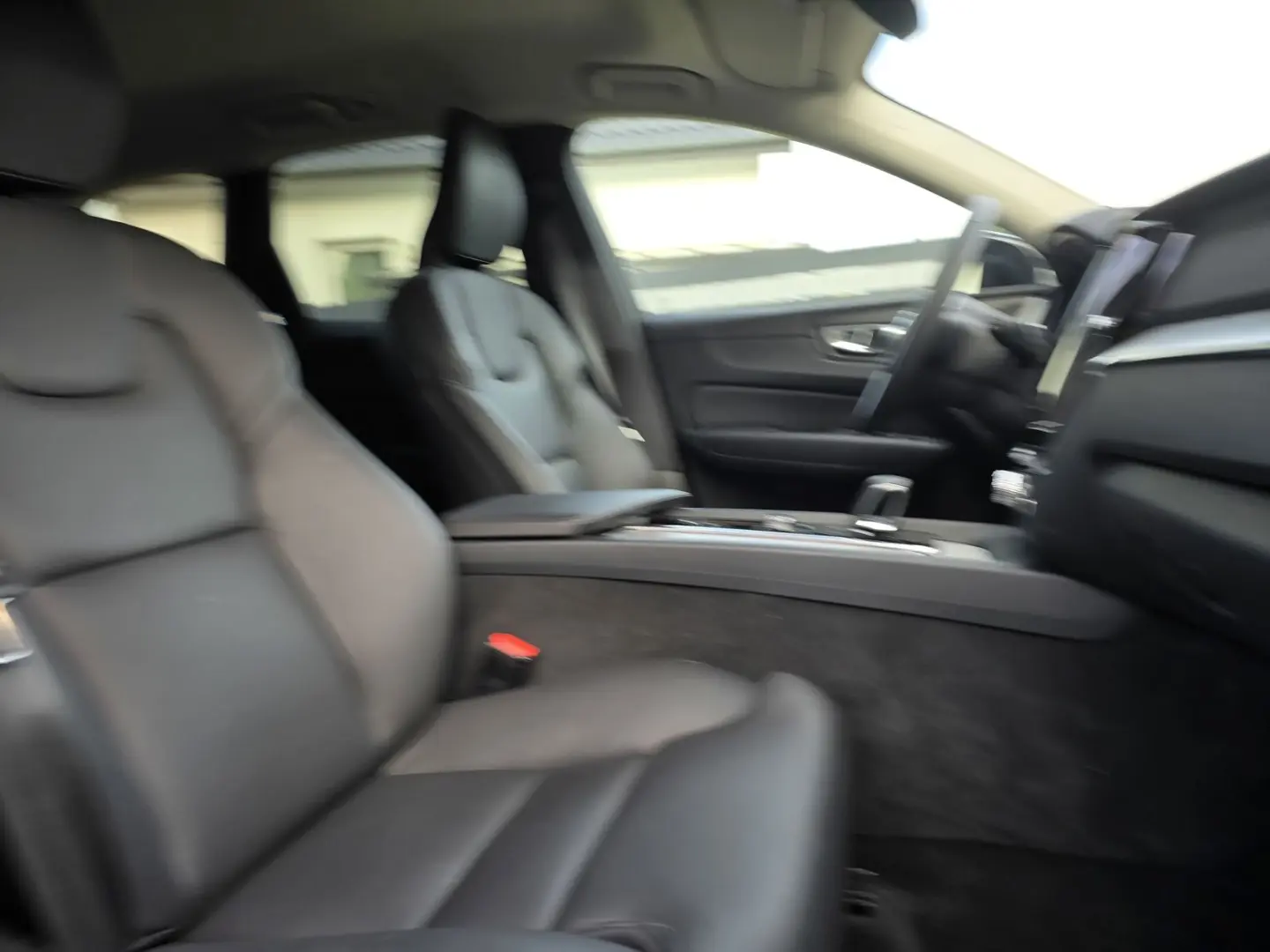 XC60 B4 Plus Dark AWD Leder*Standheiz*H&K