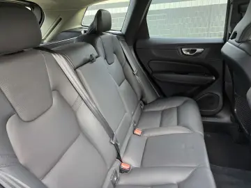 XC60 B4 Plus Dark AWD Leder*Standheiz*H&K