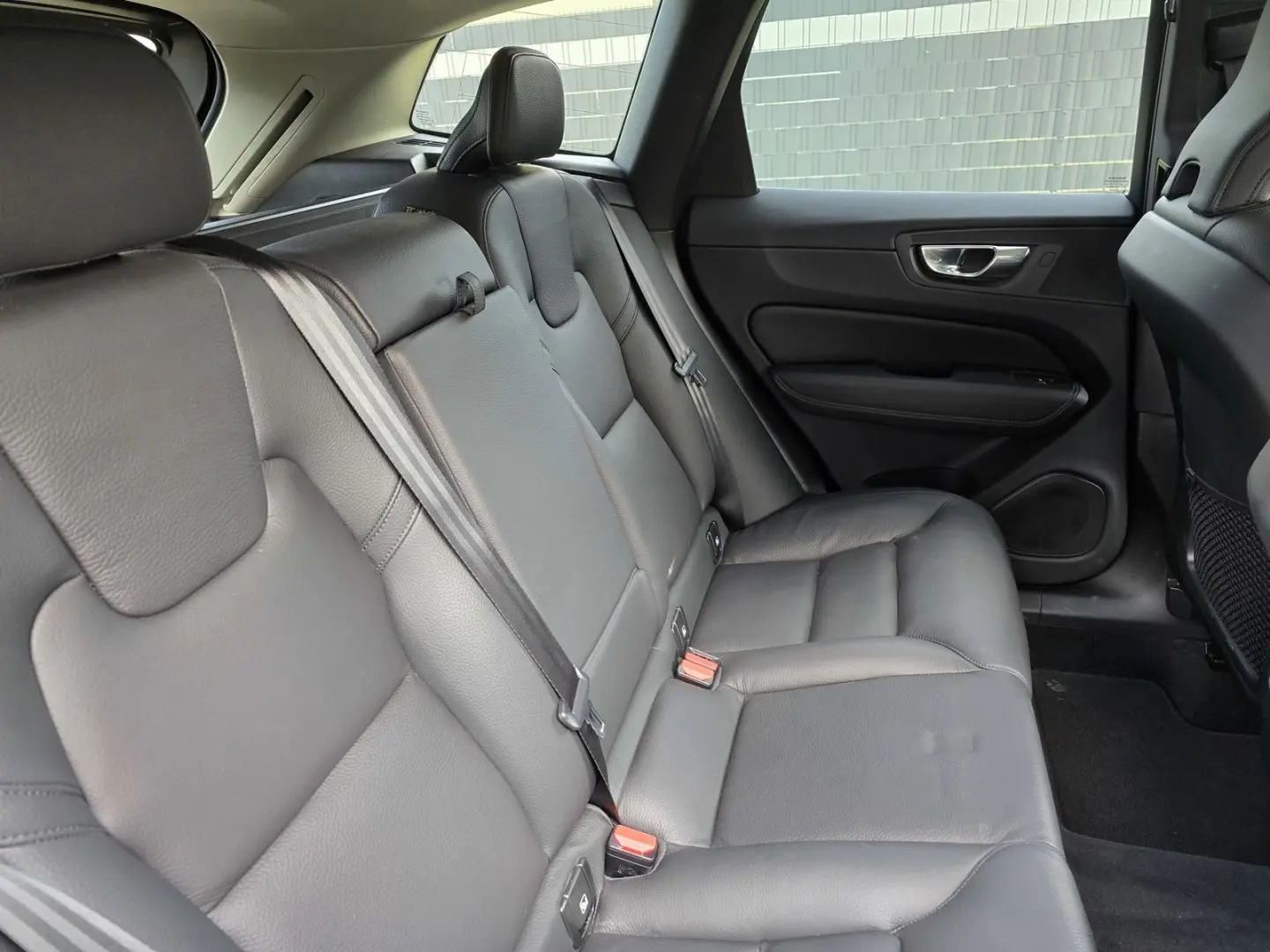 XC60 B4 Plus Dark AWD Leder*Standheiz*H&K