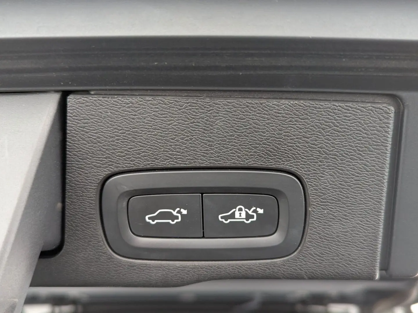 XC 60 B4 (Diesel) AWD R-Design LED+NAVI+PANO+RFK