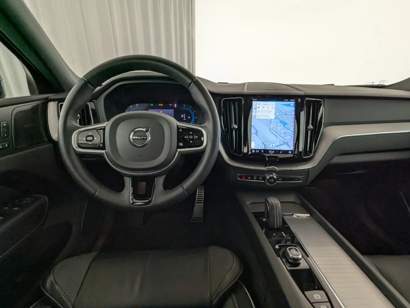 XC 60 B4 (Diesel) AWD R-Design LED+NAVI+PANO+RFK