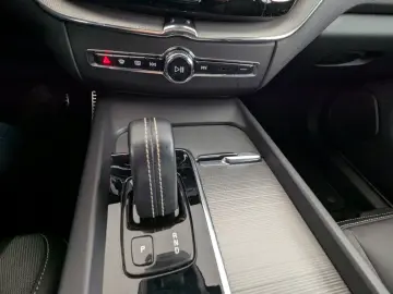 XC 60 B4 (Diesel) AWD R-Design LED+NAVI+PANO+RFK
