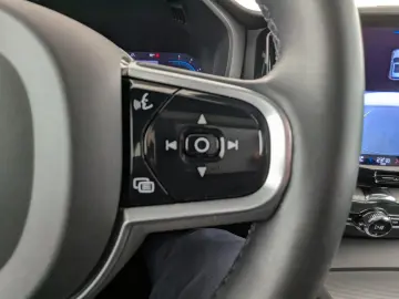 XC 60 B4 (Diesel) AWD R-Design LED+NAVI+PANO+RFK