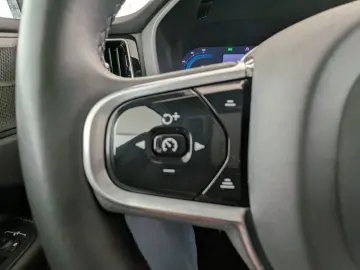 XC 60 B4 (Diesel) AWD R-Design LED+NAVI+PANO+RFK
