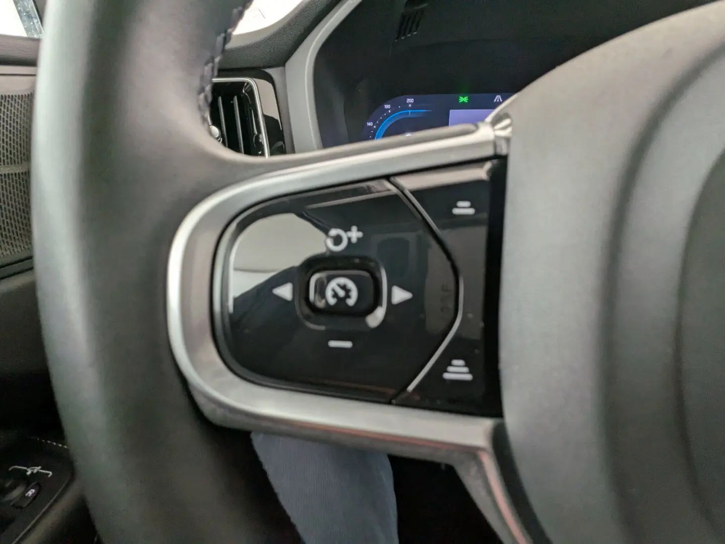 XC 60 B4 (Diesel) AWD R-Design LED+NAVI+PANO+RFK