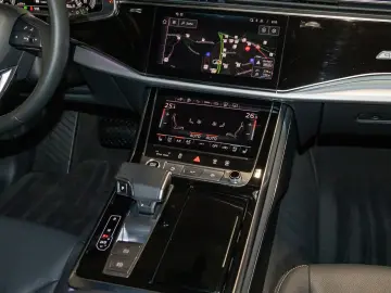 Q8 SUV TFSI e 55 TFSI e quattro tiptronic