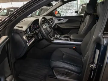 Q8 SUV TFSI e 55 TFSI e quattro tiptronic