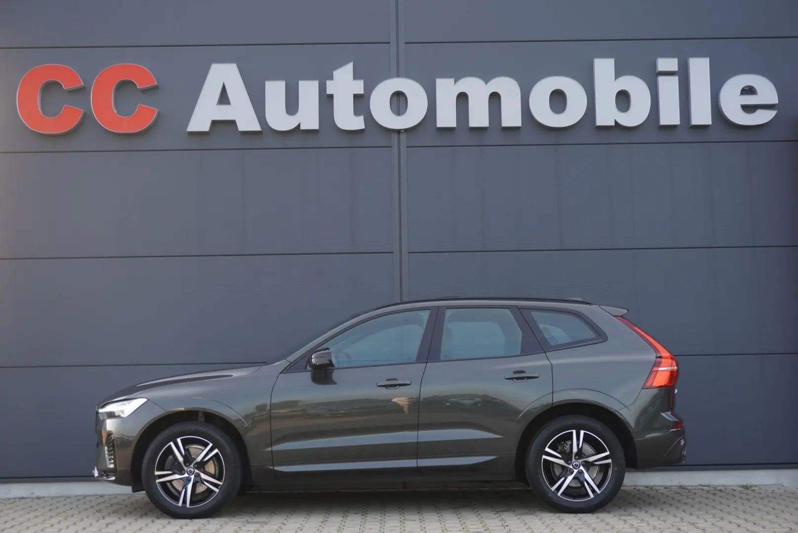 XC60 R Design Plus Dark AWD+Panorama+AHK+Navi+