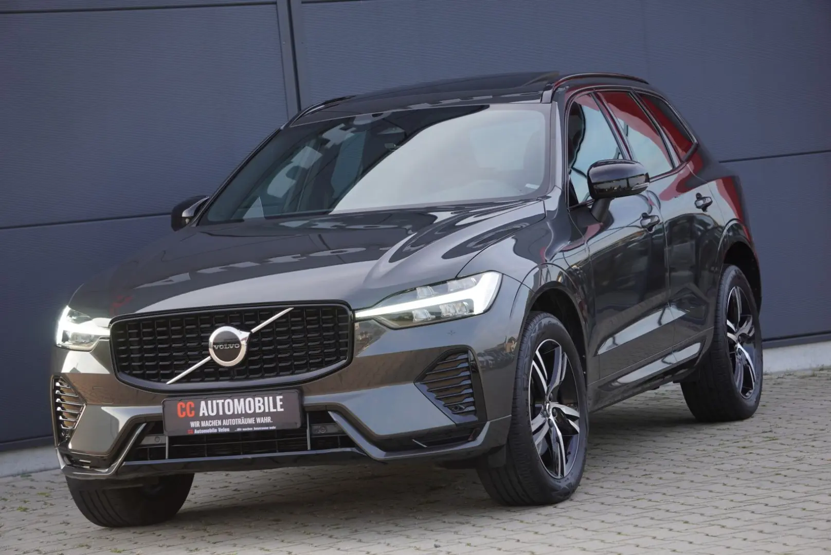 XC60 R Design Plus Dark AWD+Panorama+AHK+Navi+