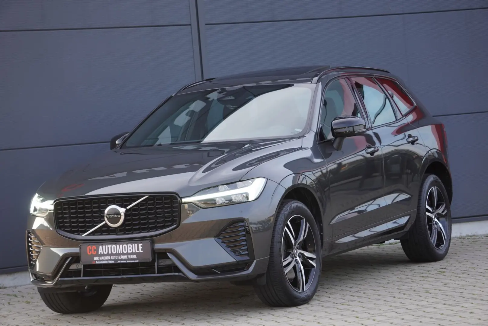 XC60 R Design Plus Dark AWD+Panorama+AHK+Navi+