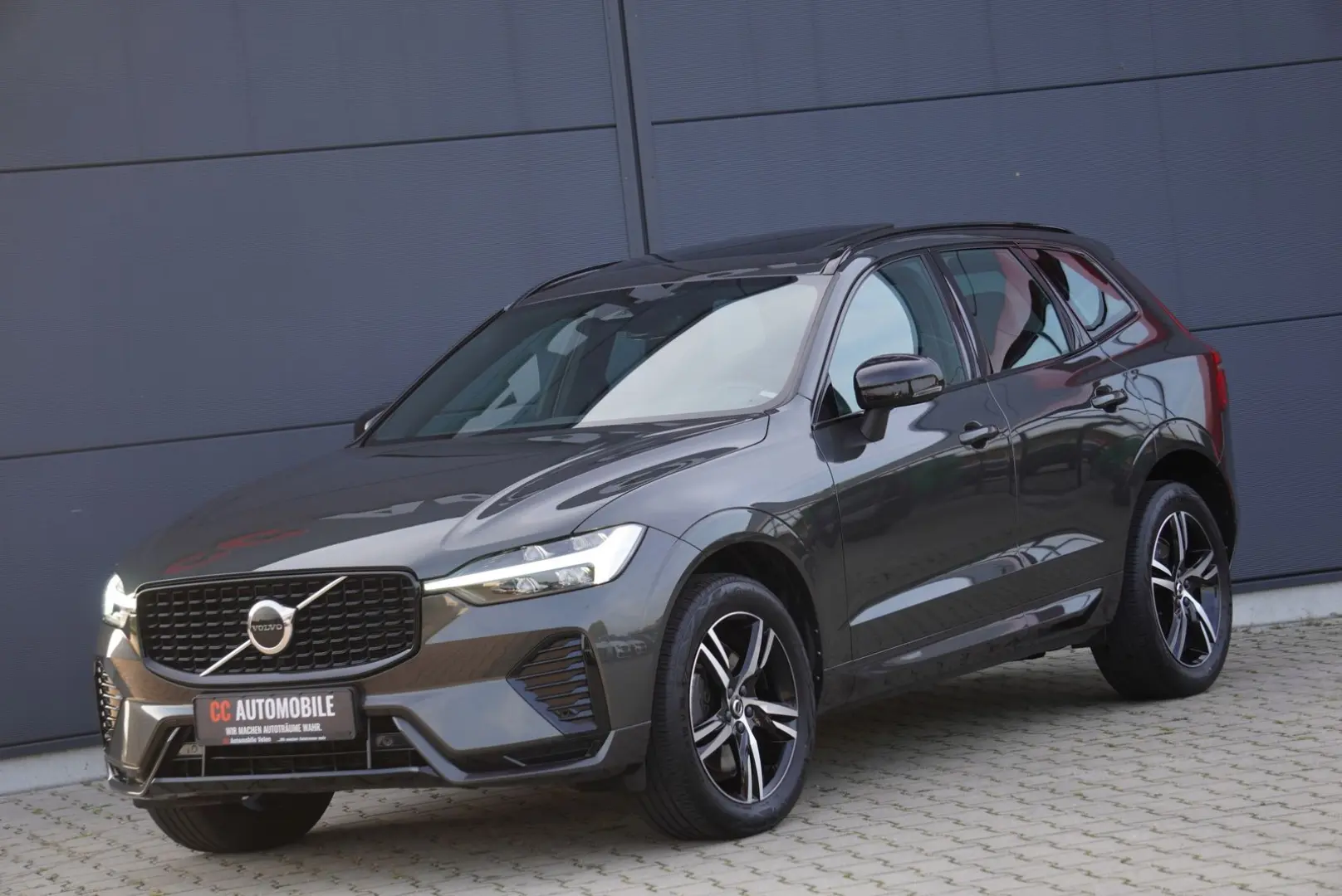 XC60 R Design Plus Dark AWD+Panorama+AHK+Navi+