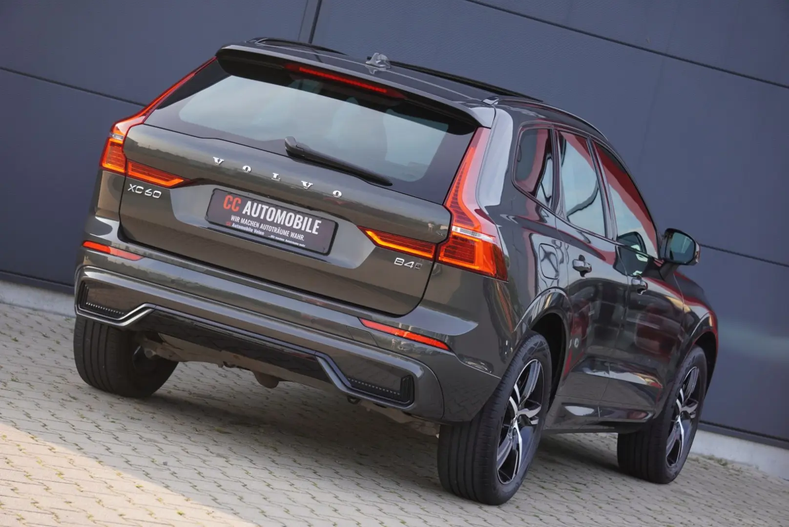 XC60 R Design Plus Dark AWD+Panorama+AHK+Navi+