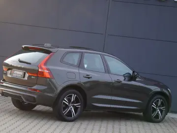 XC60 R Design Plus Dark AWD+Panorama+AHK+Navi+