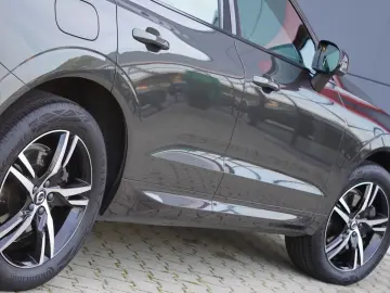 XC60 R Design Plus Dark AWD+Panorama+AHK+Navi+