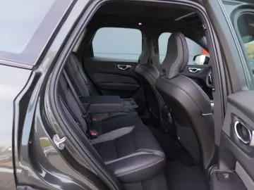 XC60 R Design Plus Dark AWD+Panorama+AHK+Navi+