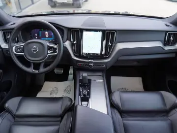 XC60 R Design Plus Dark AWD+Panorama+AHK+Navi+