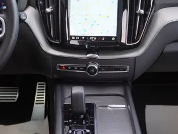 XC60 R Design Plus Dark AWD+Panorama+AHK+Navi+