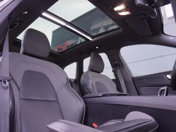 XC60 R Design Plus Dark AWD+Panorama+AHK+Navi+