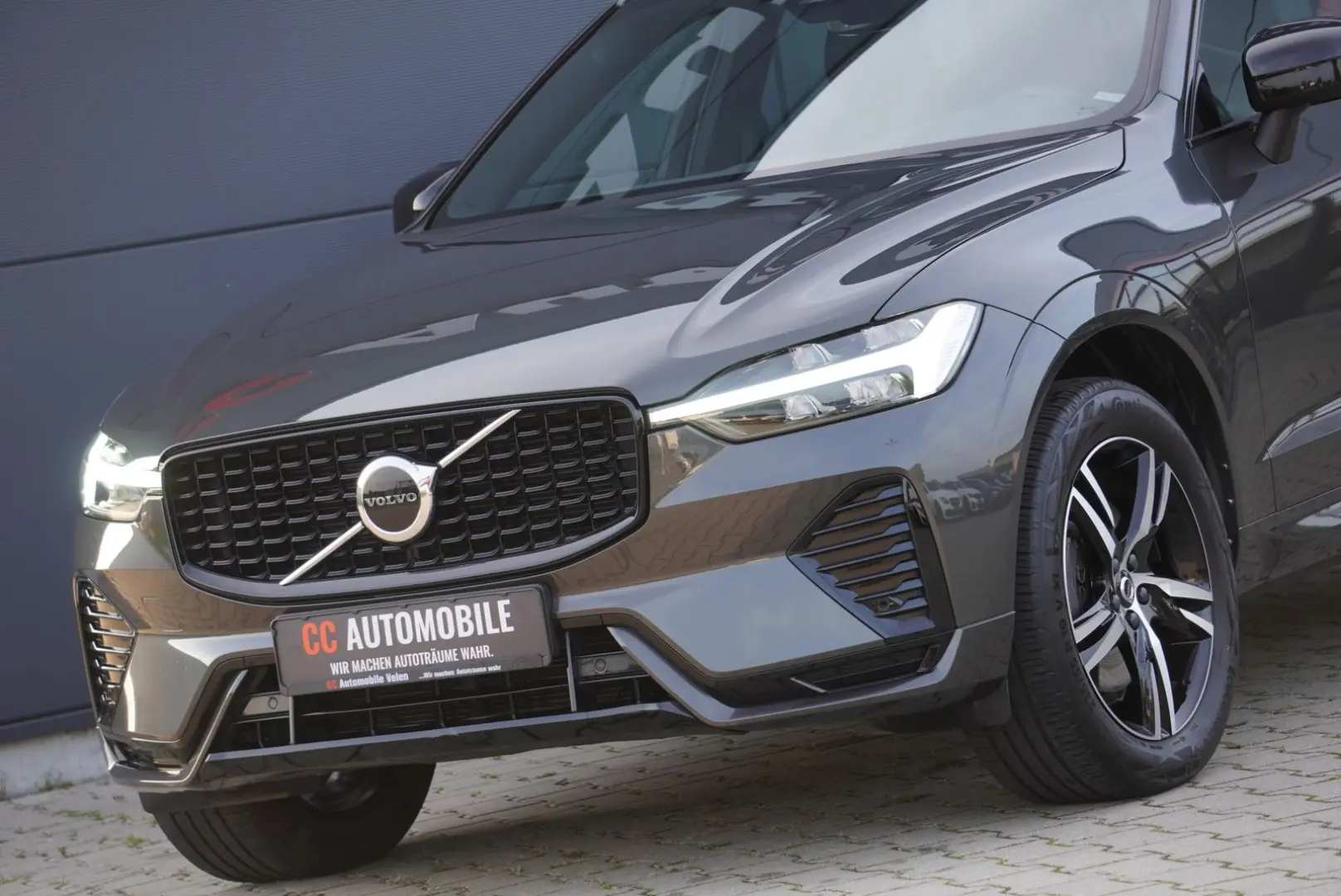 XC60 R Design Plus Dark AWD+Panorama+AHK+Navi+
