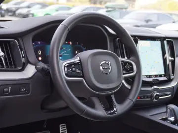 XC60 R Design Plus Dark AWD+Panorama+AHK+Navi+