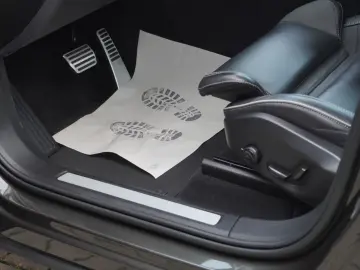 XC60 R Design Plus Dark AWD+Panorama+AHK+Navi+