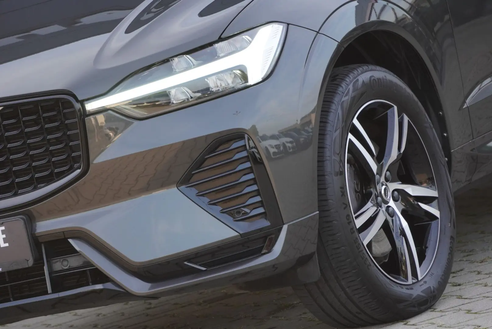 XC60 R Design Plus Dark AWD+Panorama+AHK+Navi+