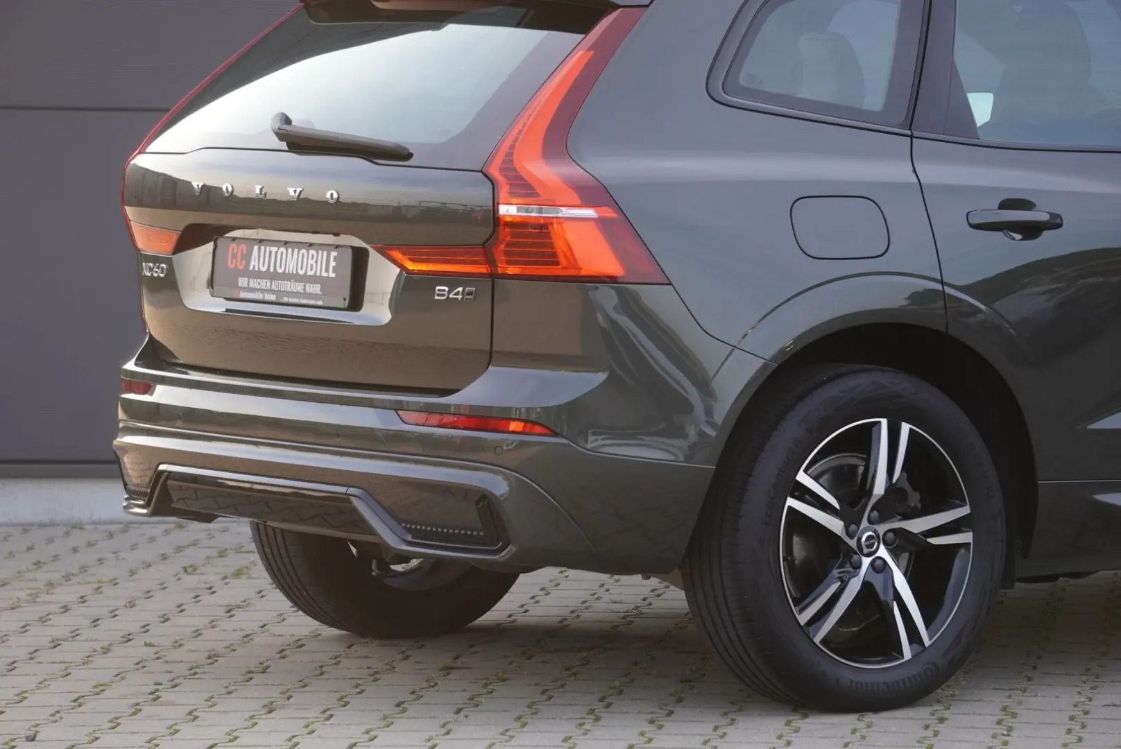 XC60 R Design Plus Dark AWD+Panorama+AHK+Navi+