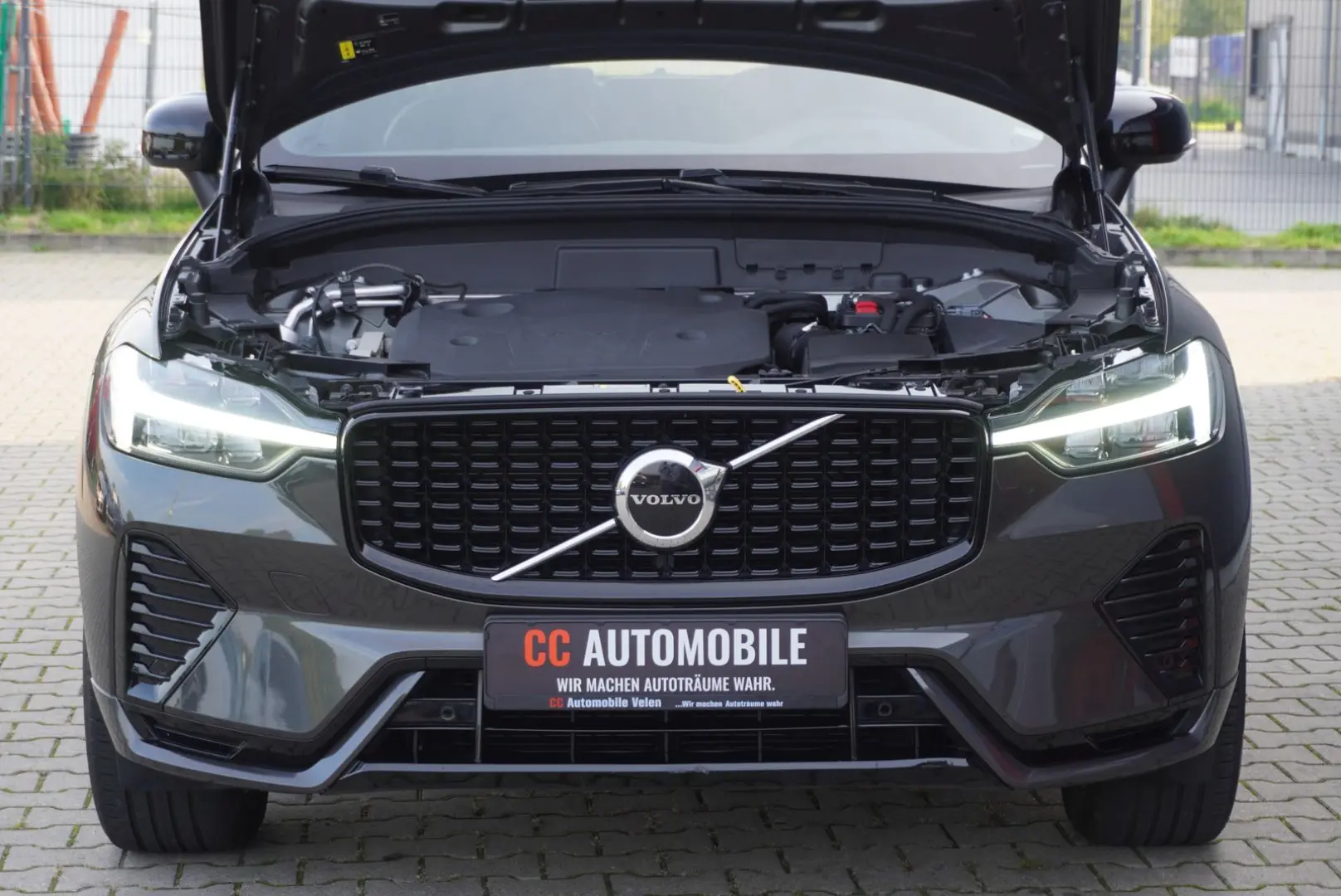 XC60 R Design Plus Dark AWD+Panorama+AHK+Navi+
