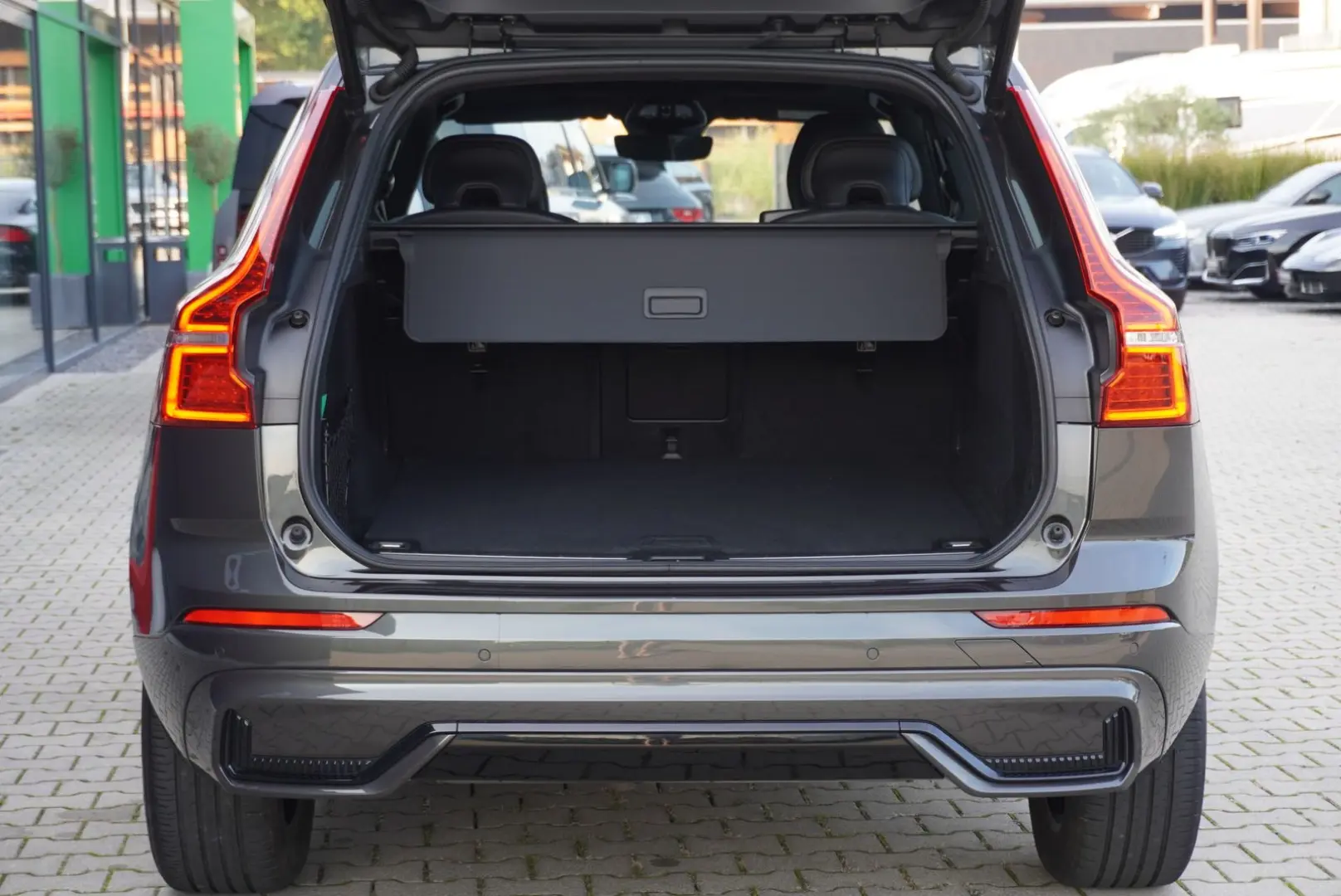XC60 R Design Plus Dark AWD+Panorama+AHK+Navi+