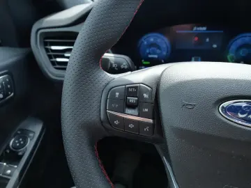 Kuga Hybrid ST-Line X  4x4