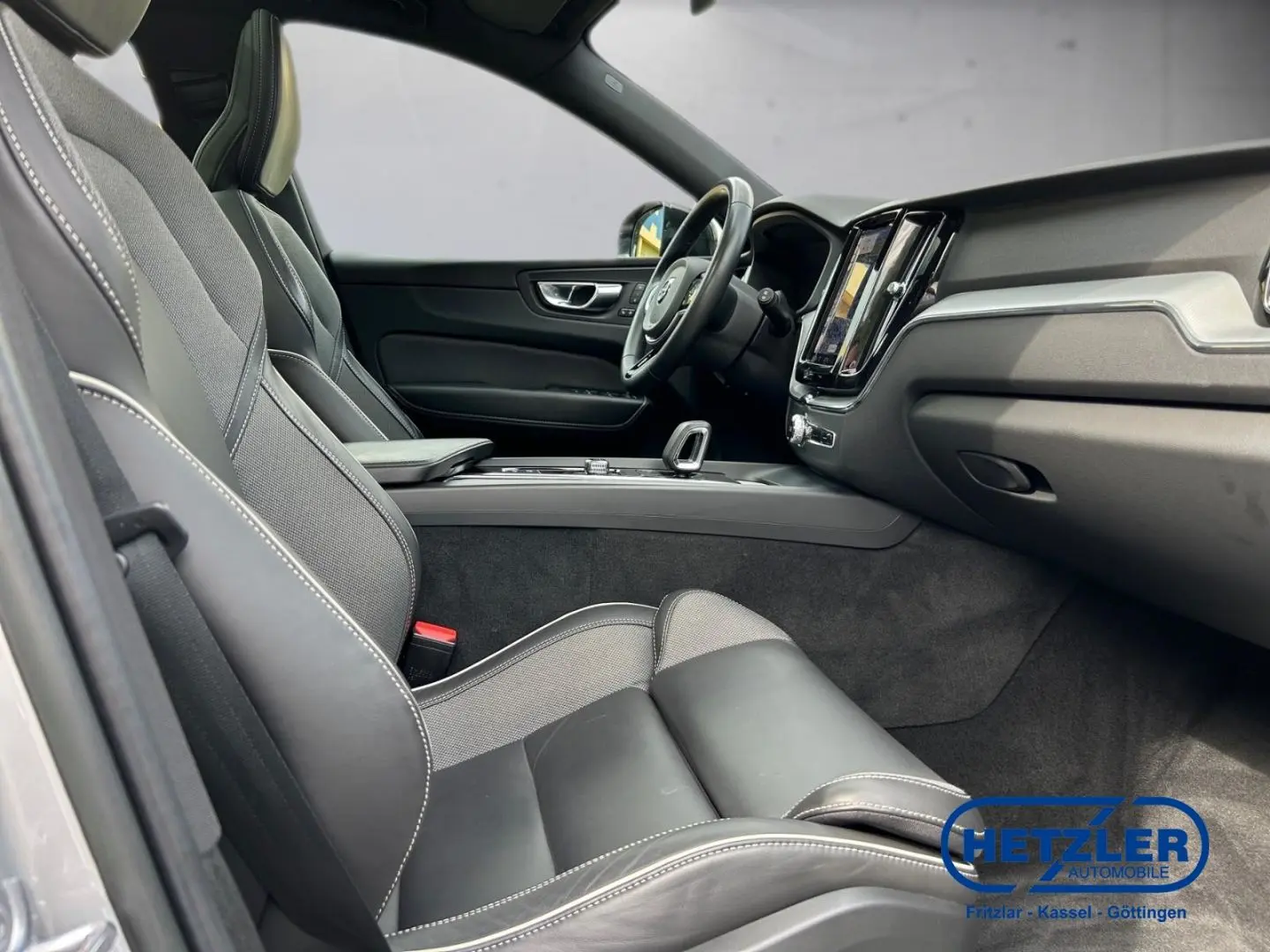 XC60 R Design AWD B5 Diesel EU6d AHK Navi Leder 