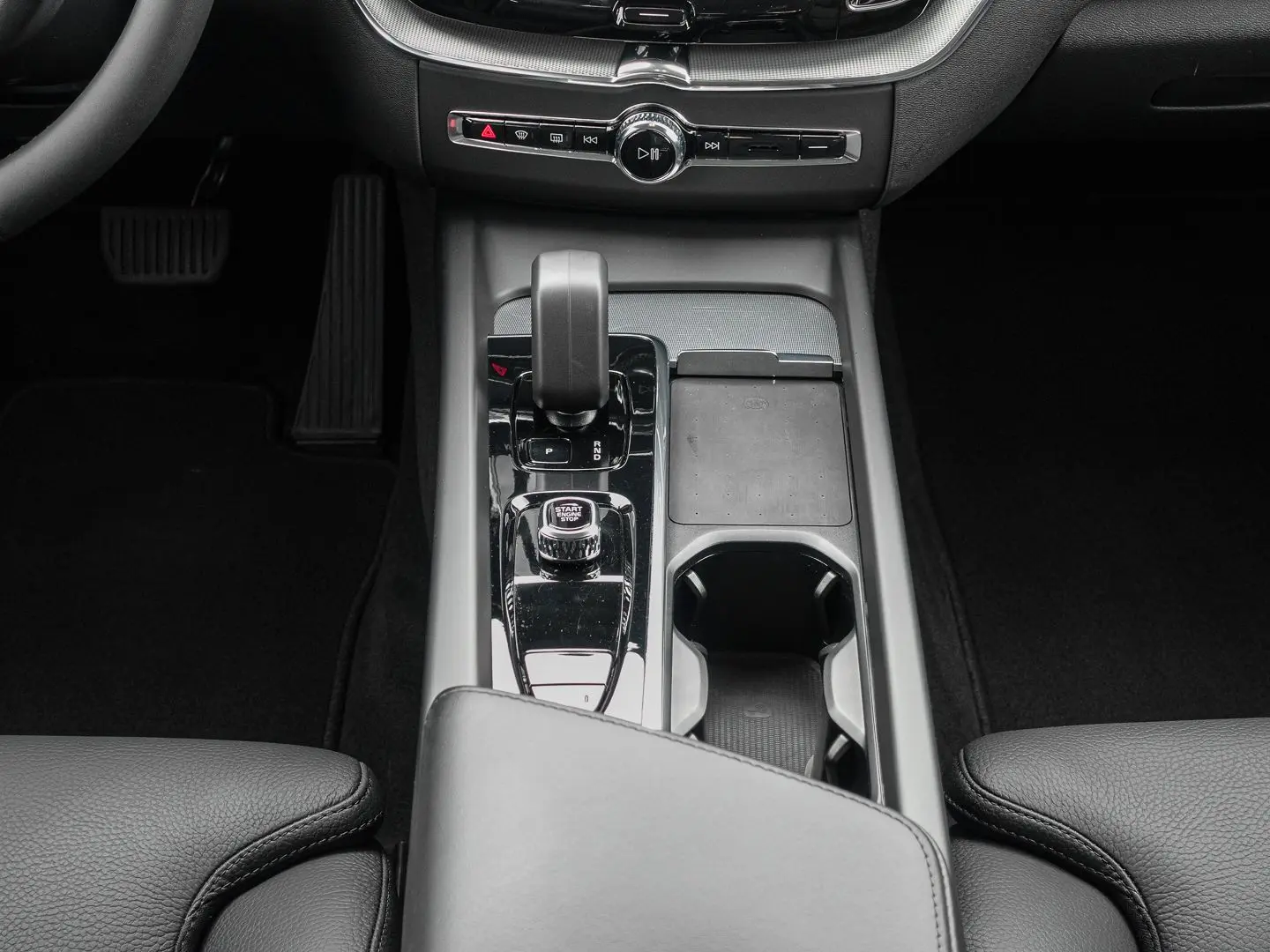 XC60 B4 AWD Plus Dark MATRIX ACC AUT EL.HECK KAM