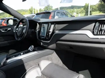 XC60 B4 Ultimate Dark AWD ACC LED PANO HUD 360°