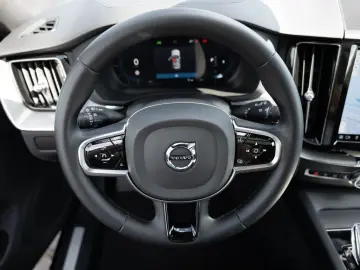 XC60 B4 Ultimate Dark AWD ACC LED PANO HUD 360°